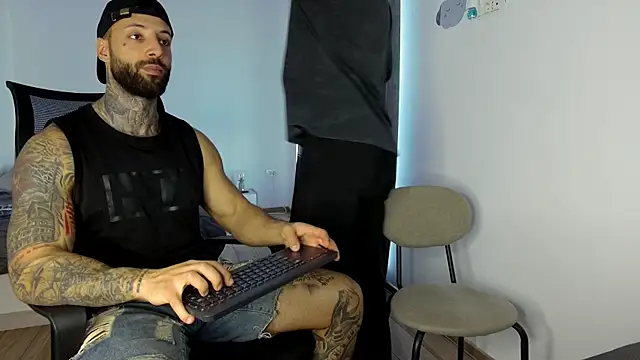 MasculineGuy99 online show from November 13, 9:30 am