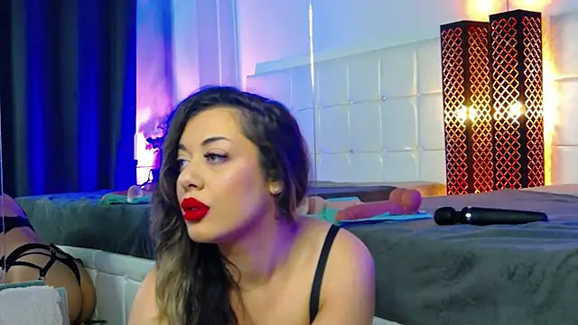 Snapshot of BellaDavey chatting on October 13, 7:49 pm BellaDavey online show from October 13, 7:49 pm