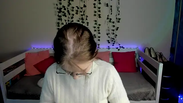 Snapshot of shy_elina01 chatting on October 21, 10:30 am shy elina01 online show from October 21, 10:30 am