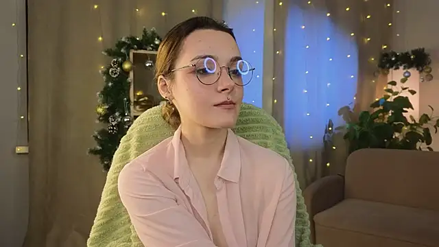 ElizabethMilller  online show from December 20, 10:14 pm