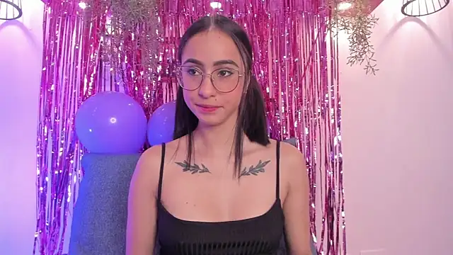 Alana Martinez  online show from November 29, 1:37 pm