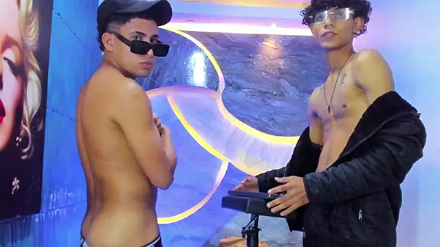 Play boys Hot2 online show from October 24, 5:42 pm