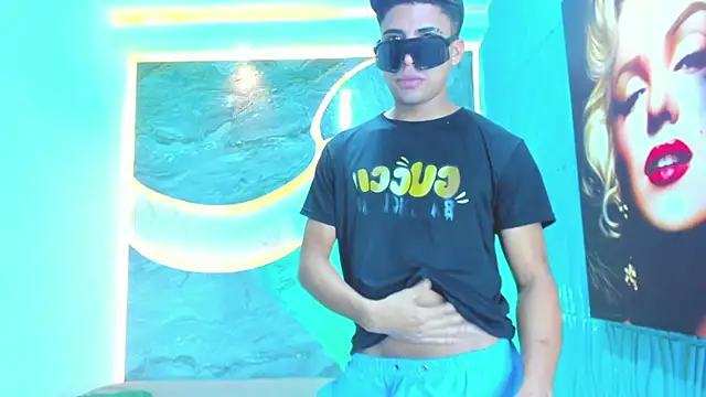 Play boys Hot2 online show from October 25, 5:42 pm