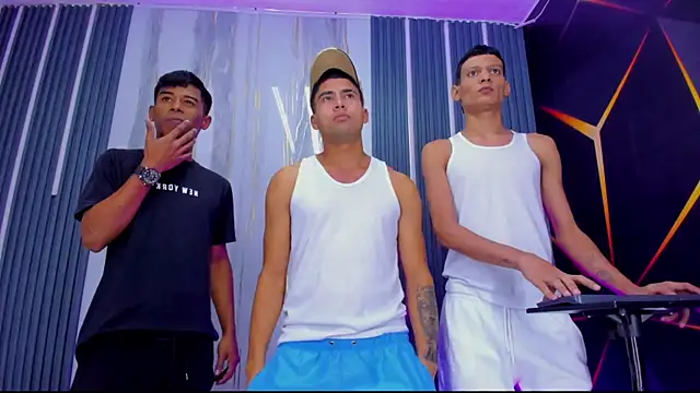 Play boys Hot2 online show from November 25, 9:11 am