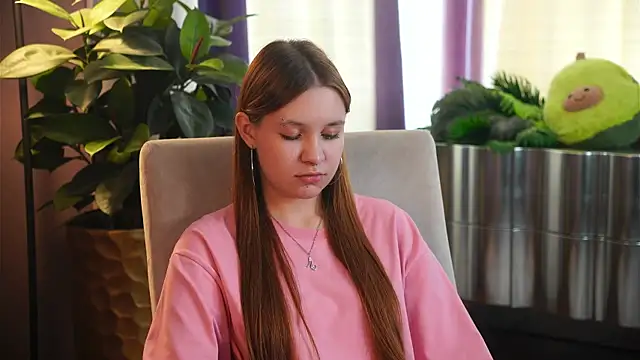 MarindaRuud online show from October 5, 11:59 am