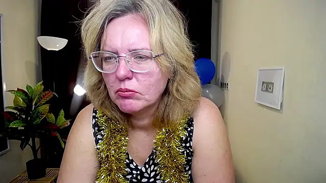 VestaWoody online show from October 6, 6:19 am