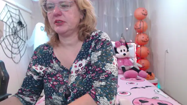 VestaWoody online show from October 16, 6:05 am