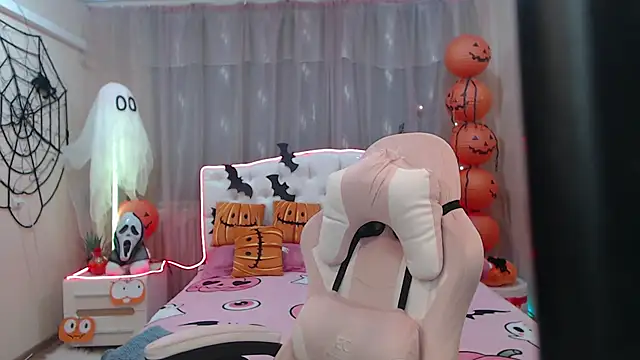 VestaWoody online show from October 20, 6:05 am