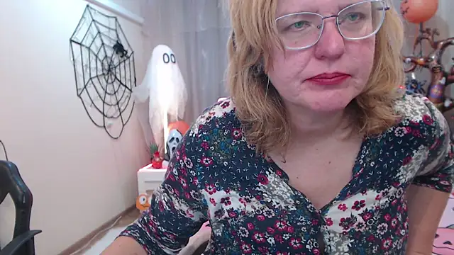 VestaWoody online show from November 2, 7:45 am