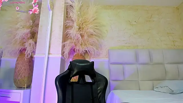 ScarletEvanss  online show from January 10, 11:15 am