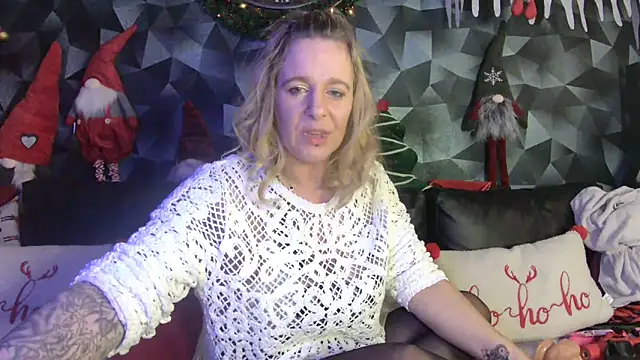 Delichieuse5 online show from December 13, 8:26 pm