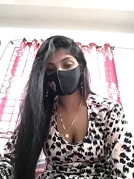 Queen-Any online show from November 12, 2:42 am