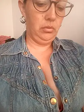 -saraqueen- online show from October 24, 4:03 pm