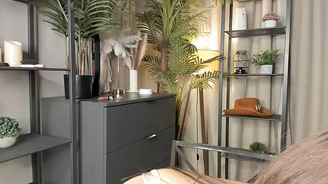 ThelmaJusto online show from November 7, 3:39 pm