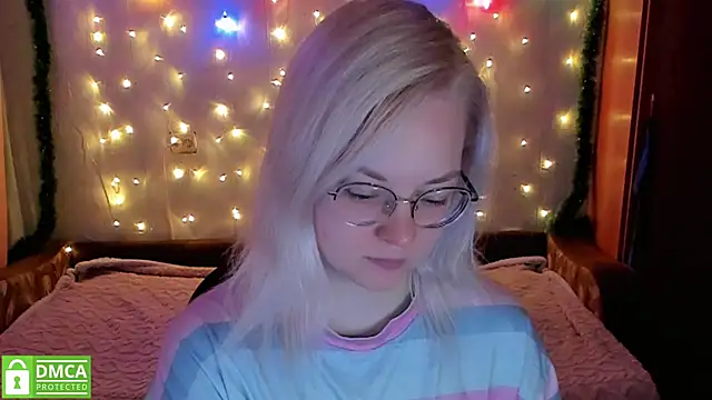 HoneyDazzle online show from November 27, 8:12 pm