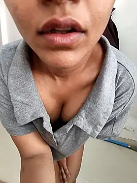 anshika0124 online show from December 23, 5:11 am