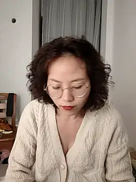 nini10052025 online show from November 24, 1:46 pm