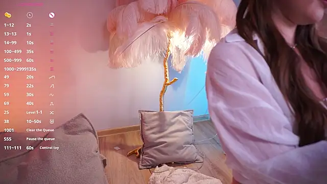 LureOfEva online show from March 29, 9:14 pm