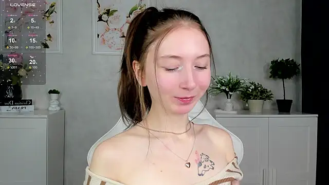 Snapshot of try_love_ chatting on October 15, 9:12 am try love online show from October 15, 9:12 am