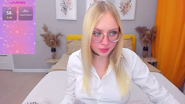 CeaneLino online show from November 30, 1:59 pm