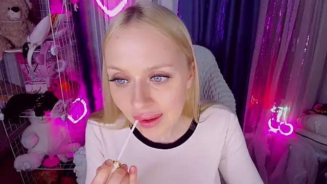 CeaneLino online show from March 30, 3:33 pm