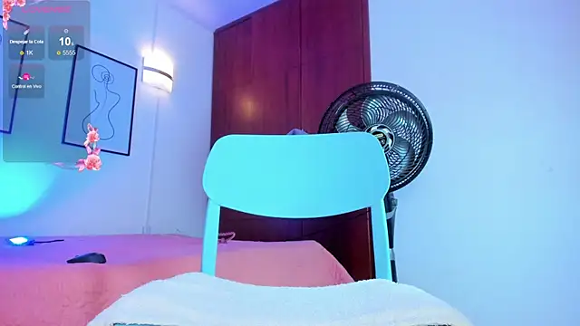 Laaura-Velez online show from April 12, 12:52 pm