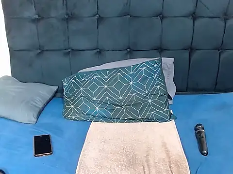 CaramelBootty online show from December 5, 1:05 am