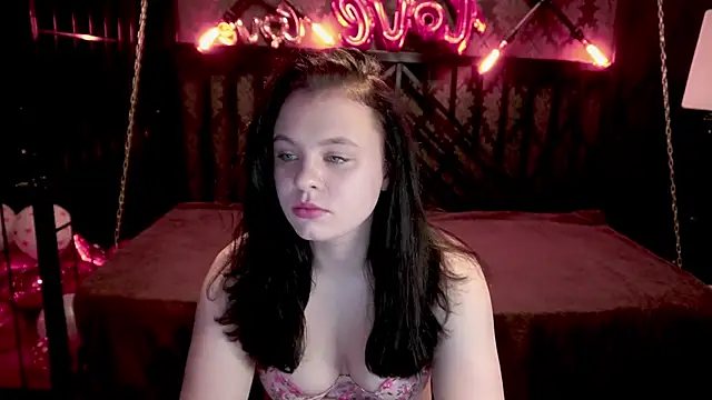 SnowWhiti online show from February 17, 8:08 pm