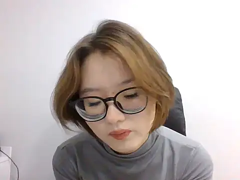 LilyTaylors online show from October 21, 7:56 am
