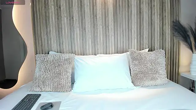 VanneCamiel online show from October 29, 12:20 pm