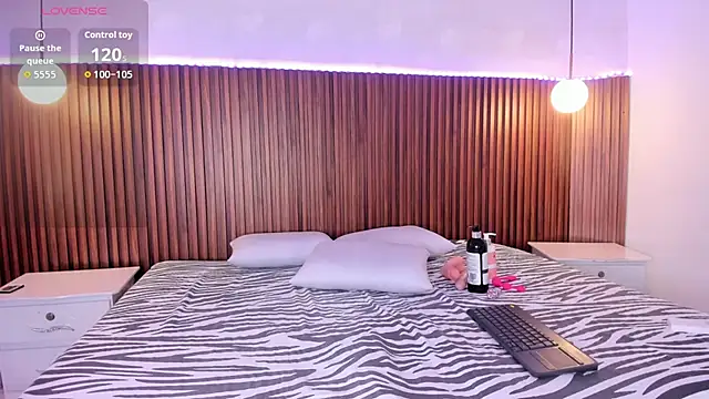 Foxy Kylie online show from February 11, 7:59 pm