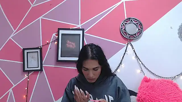 Tifany Adams online show from November 12, 8:40 pm