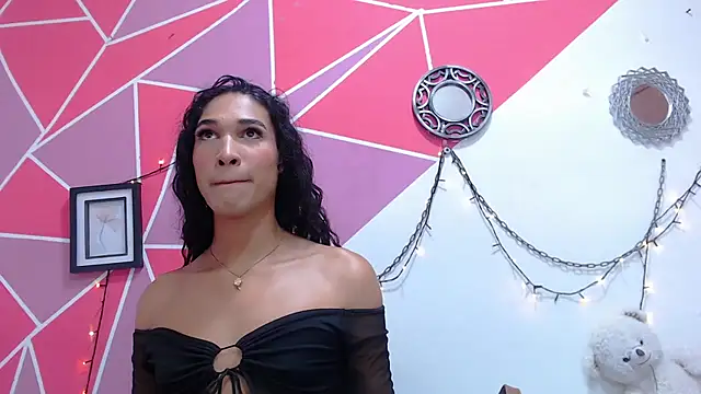 Tifany Adams online show from November 25, 8:20 pm