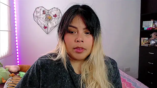 EllieMoonX online show from April 1, 10:07 pm