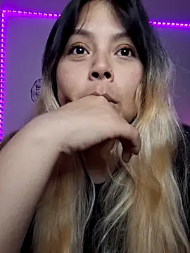 EllieMoonX online show from April 10, 11:11 pm