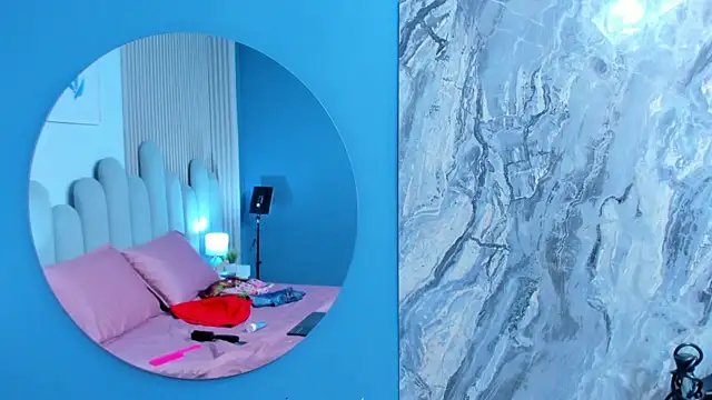 luly dreams online show from April 12, 11:57 am