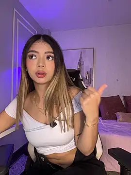 HoneyMollyX online show from April 10, 1:06 pm