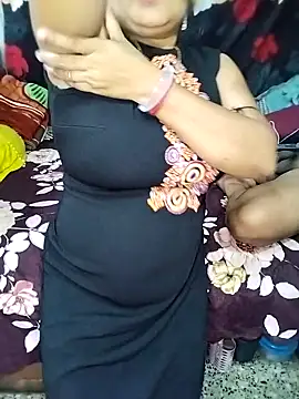 modhu82 online show from November 3, 6:45 pm