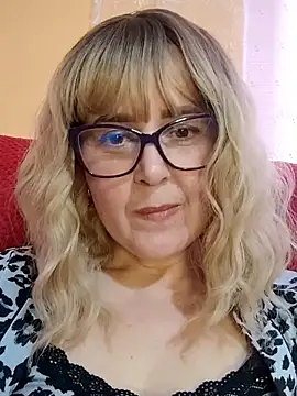 Amelialove42 online show from May 6, 3:27 pm