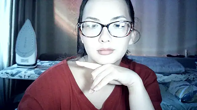 MoodieMira online show from June 5, 4:13 pm