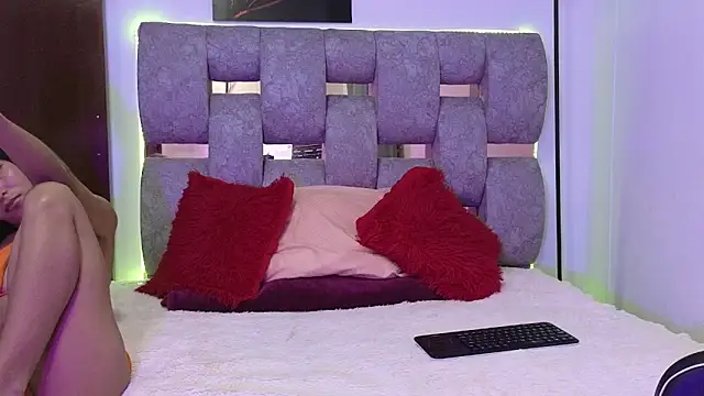 alix kitty online show from November 19, 8:09 pm