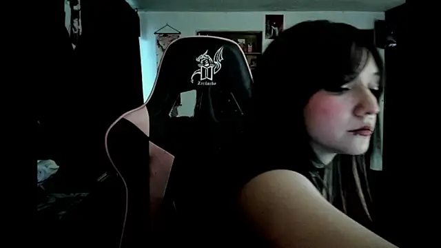 Maki Zein  online show from January 15, 11:00 pm