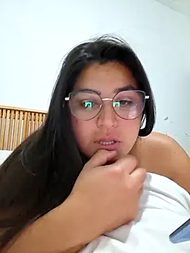 Snapshot of morenalatinaa chatting on February 27, 7:24 pm morenalatinaa online show from February 27, 7:24 pm