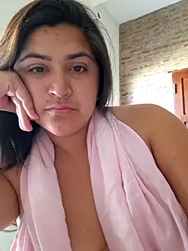 Snapshot of morenalatinaa chatting on February 15, 1:10 pm morenalatinaa online show from February 15, 1:10 pm