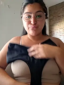 Snapshot of morenalatinaa chatting on February 24, 1:21 pm morenalatinaa online show from February 24, 1:21 pm