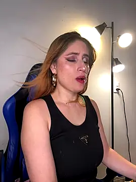 Snapshot of Adeline_1 chatting on October 19, 9:39 pm Adeline 1 online show from October 19, 9:39 pm