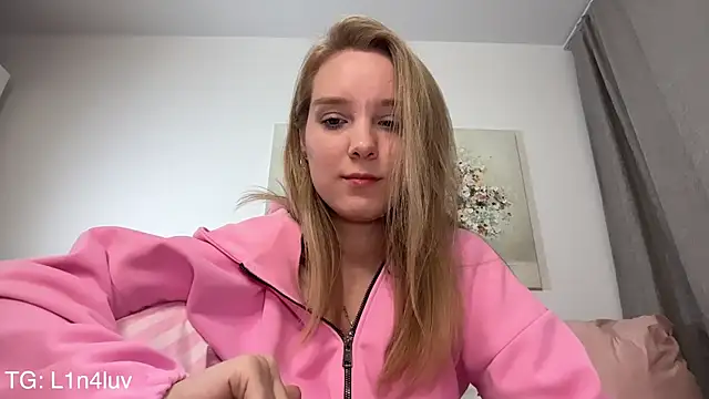 AIicaparkerc online show from April 1, 6:16 pm