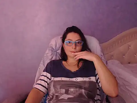 LuckyLisa23 online show from November 22, 8:22 pm