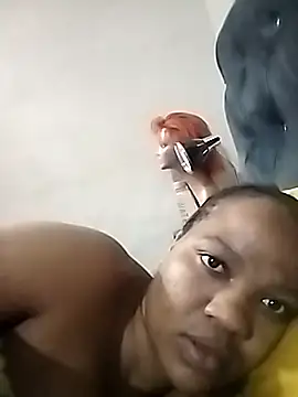 CaramelBoootie online show from November 6, 8:15 pm