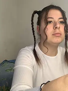 MiraCastellon online show from January 15, 11:49 am